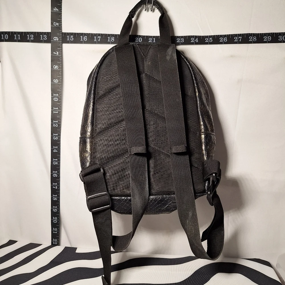 Vibedration Hydration Backpack w/o bladder -Snake/Reptile-Skin-Like - Small Used